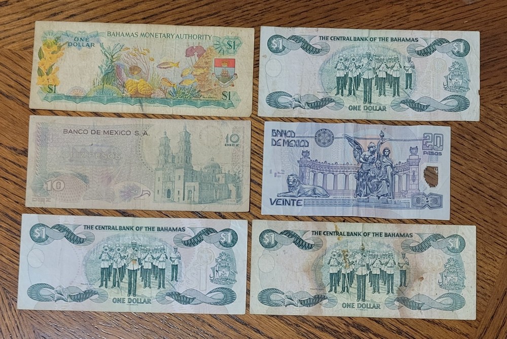 World banknote lot , Bahamas, Mexico.