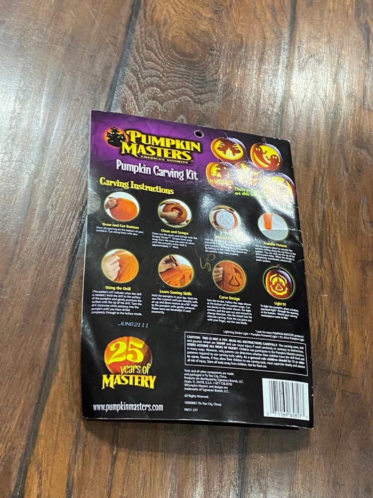 Pumpkin Master Halloween carving kit