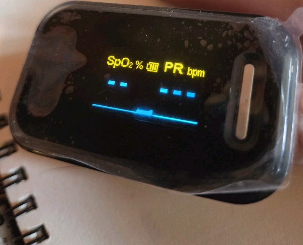 Yonker Fingertip Pulse Oximeter NEW-Open box Black