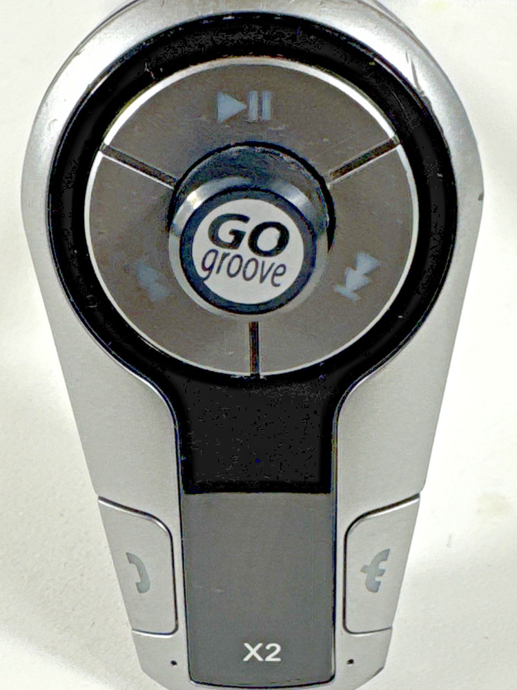 GOGROOVE FLEXSMART X2 BLUETOOTH IN CAR FM TRANSMITTER W/USB Charger.