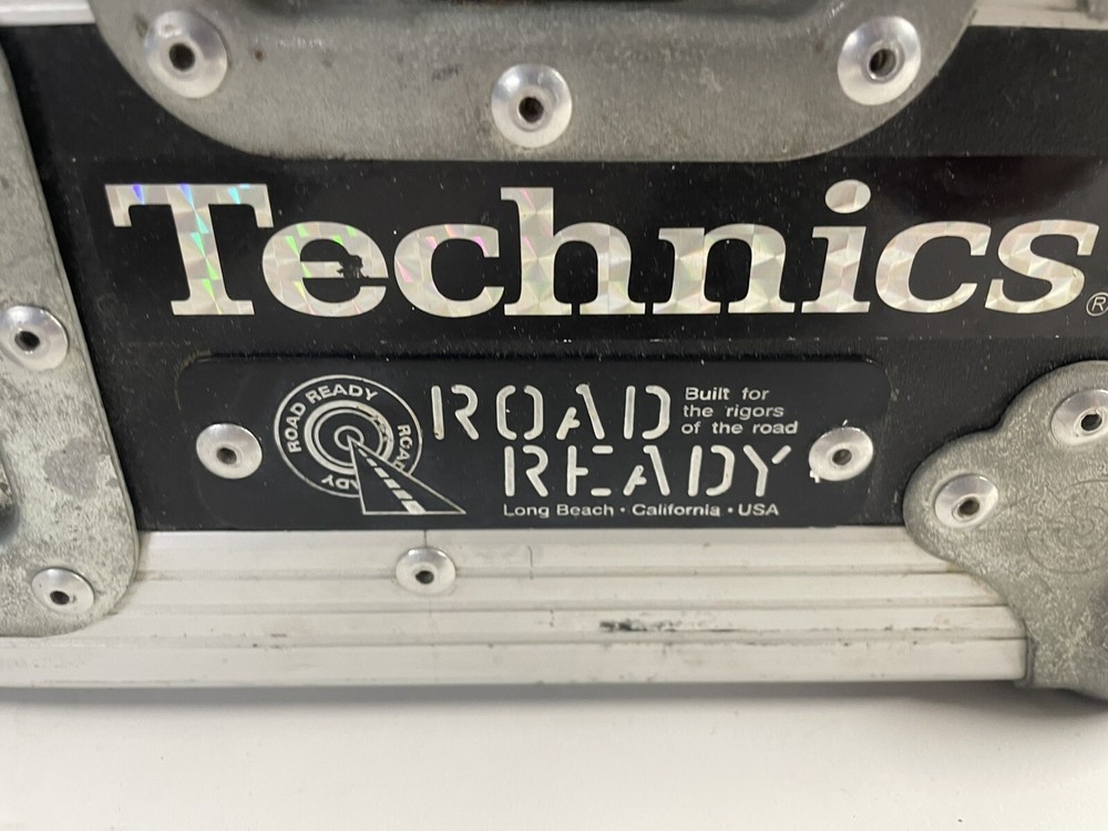 Reloop RP-2000 mk2 Direct Drive Turntable & Road Ready Vintage Case Setup