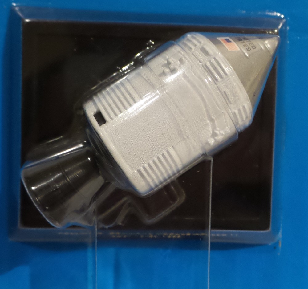 SPACE : APOLLO 11 COMMAND MODULE CARDED DIE CAST MODEL & ASTRONAUT 4D PUZZLE