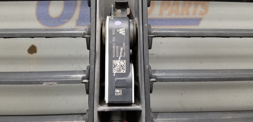 20 GMC SIERRA 1500 AIR SHUTTER 5.3L