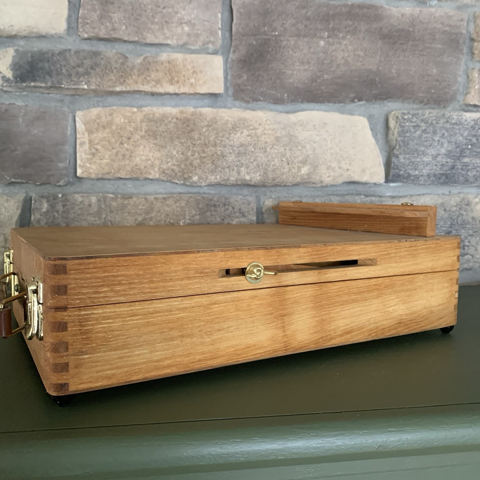 Soho Wooden Tabletop Easel Lightweight Foldable Artist Tool