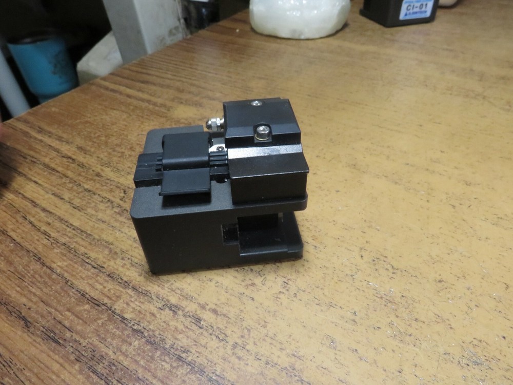 Ilsintech CI-01 optical fiber cleaver