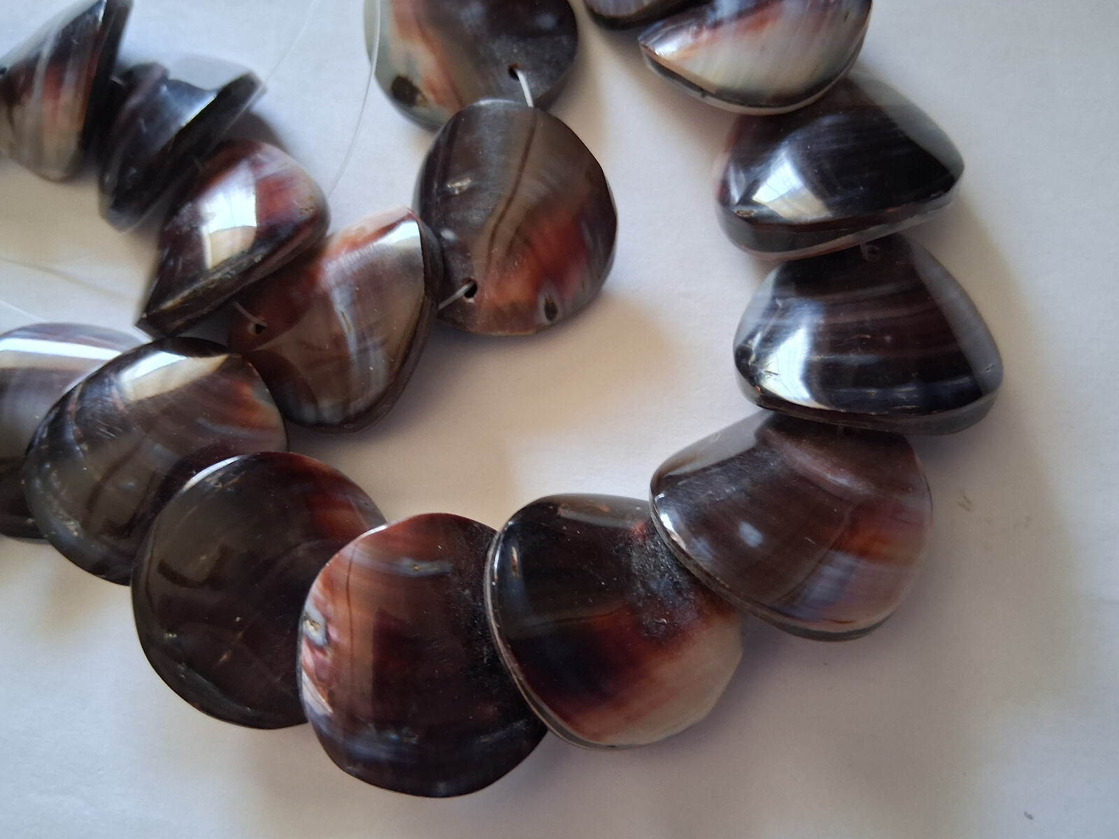 Violet Oyster 23 Double Sided Beads 24 - 25 mm Round 18 Inch Strand MAKE OFFERS!