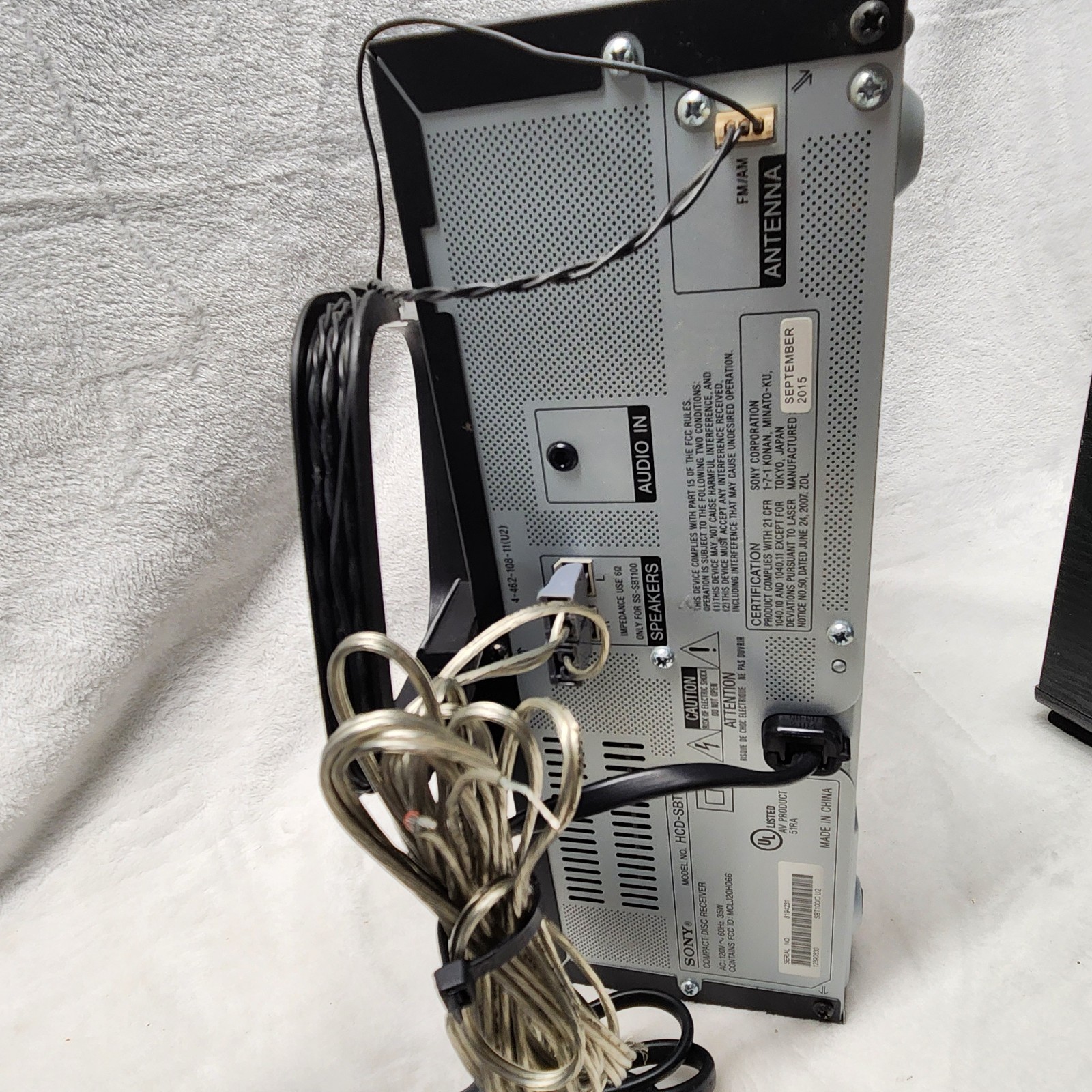 Sony CMT-SBT100 Stereo Sound System With Speakers CD/Radio/Bluetooth Works Great