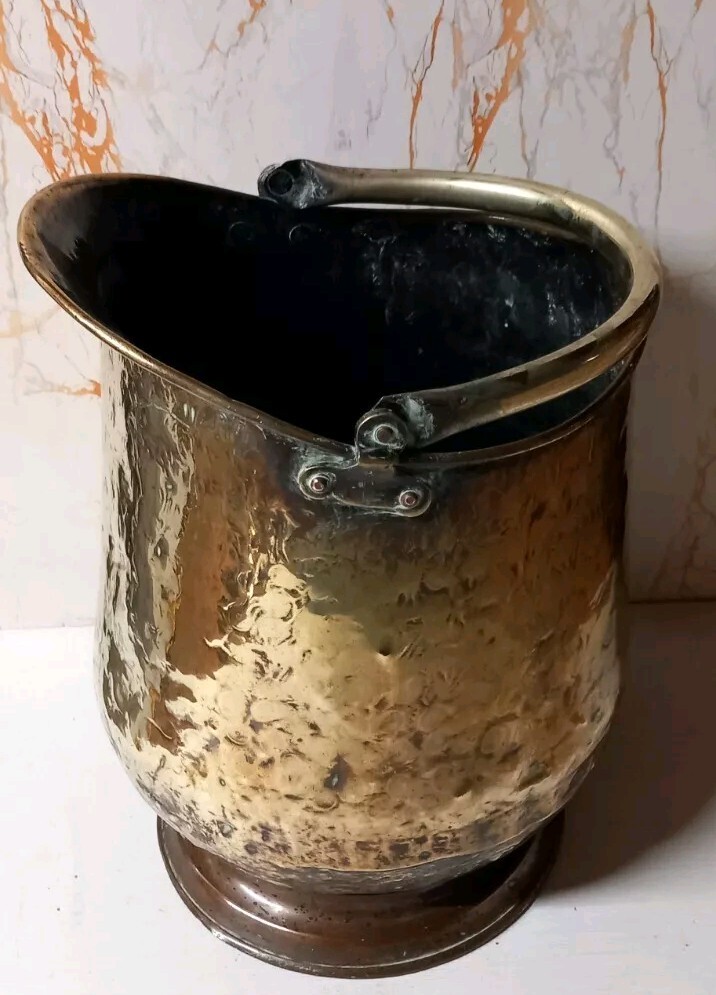 Antigue Large Brass/copper Coal Scuttle Hammered With Swing Handle Circa 1900s.
