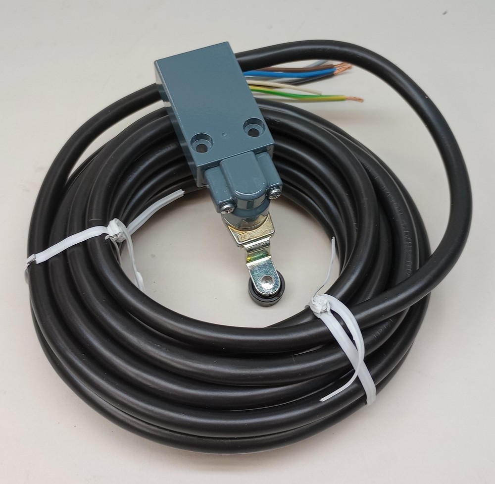 Pizzato FA 4140-5DN Position Switch With Roller Lever