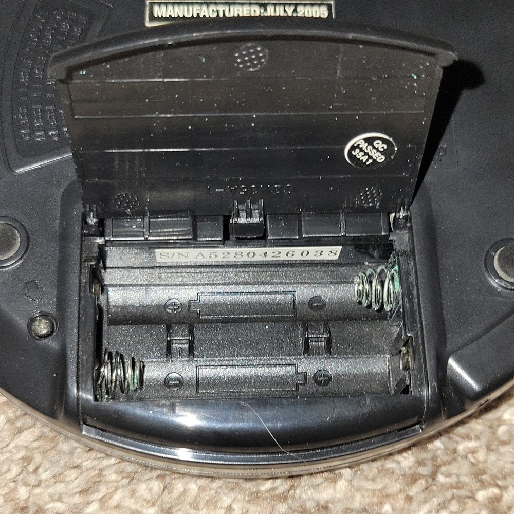 Durabrand CD-566 Fully Programmable CD Player Silver/Black LCD Display w/ Case