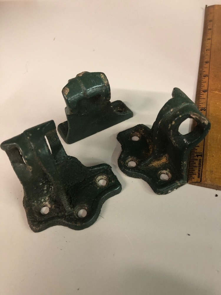3 pieces cast iron shutter brackets (3499)