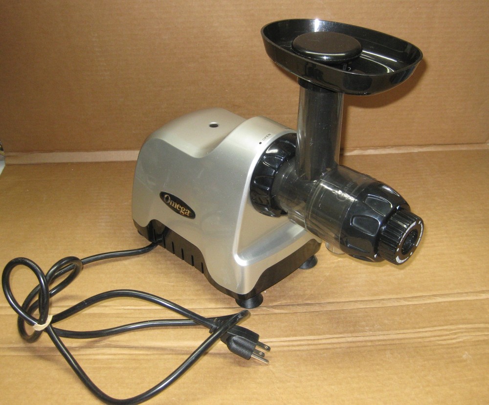 OMEGA CNC80S 200W Slow Speed Juicer - Silver - Missing some accessories TESTED