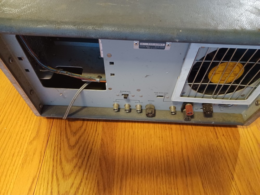 Hewlett Packard 694D Sweep Oscillator, Powers Up, Untested