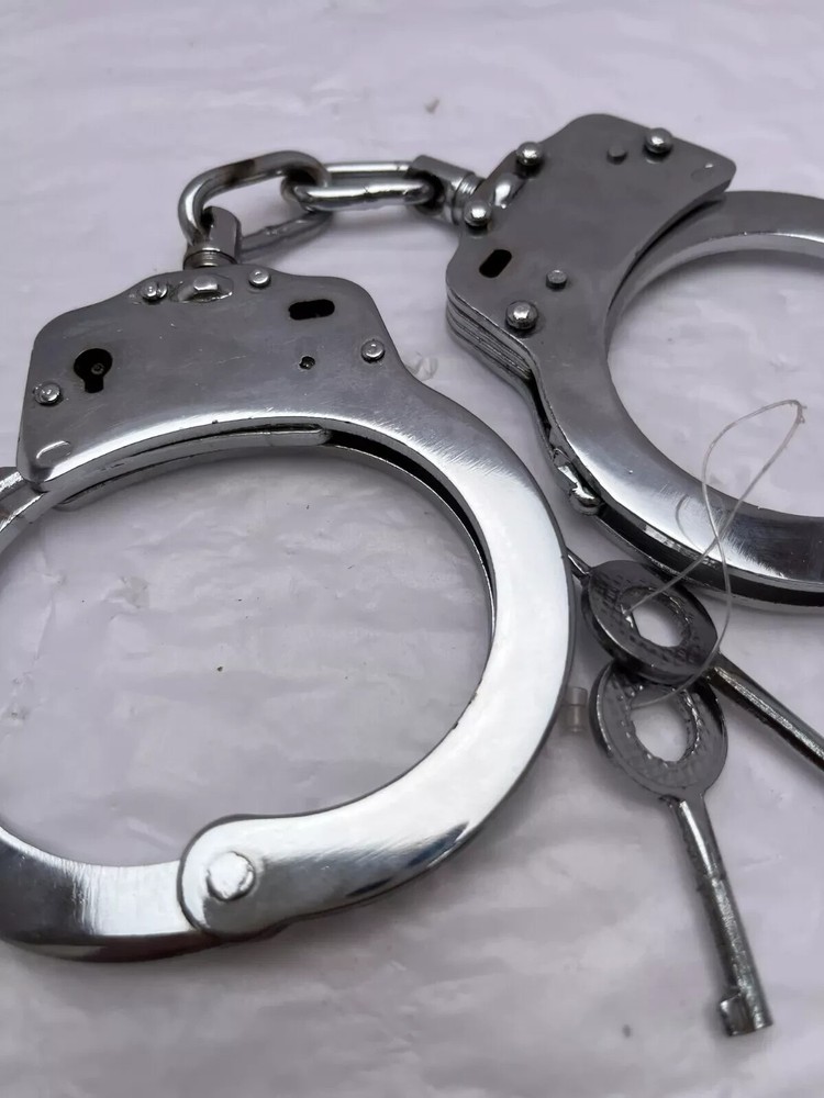 Maximum security Handcuffs Standard Size Nickel Double Locking New