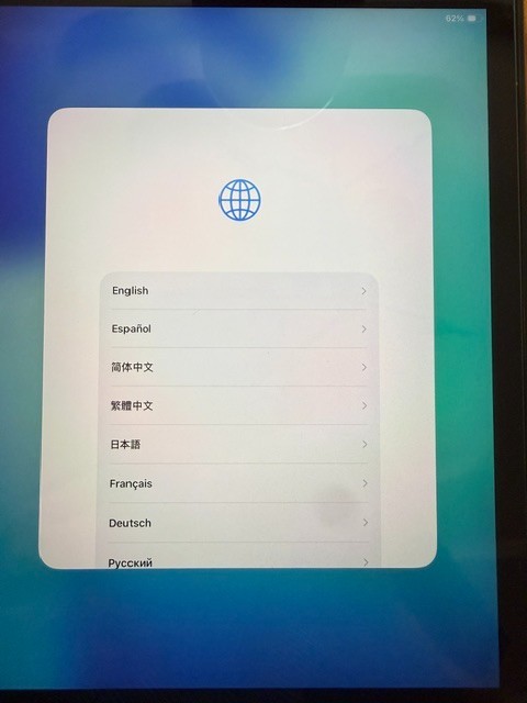 ipad 9th generation 64gb wifi includes ear buds, extra lighting cables and case