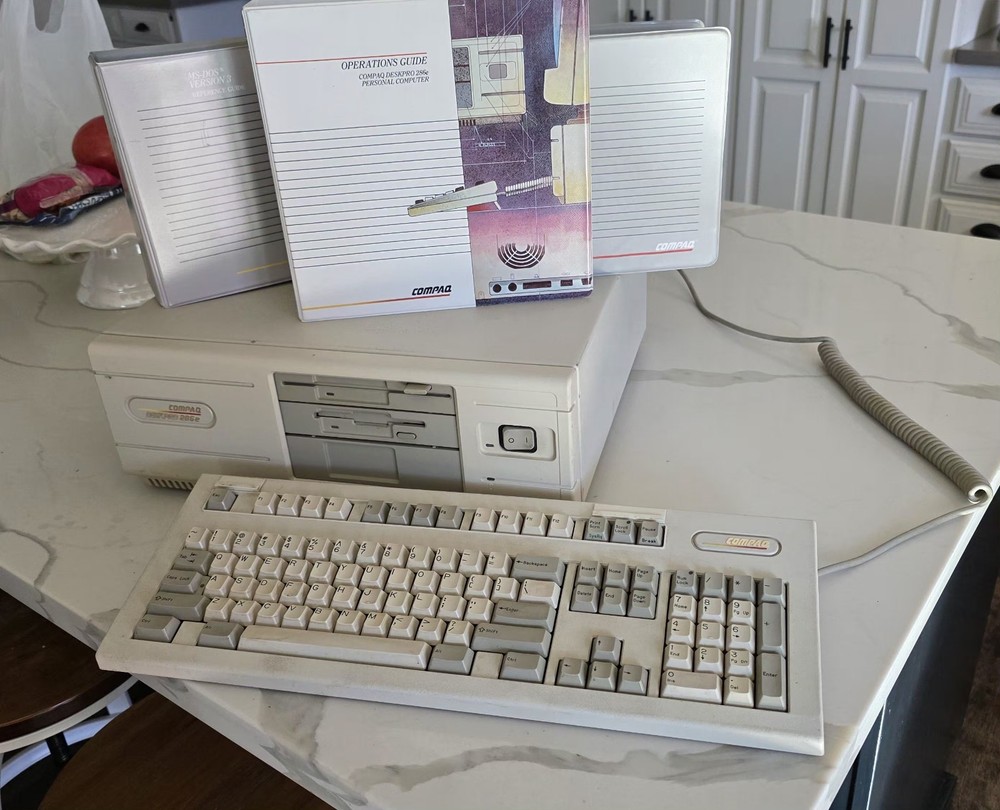 Vintage Compaq 286 E Desk Pro Computer W/ Manuals
