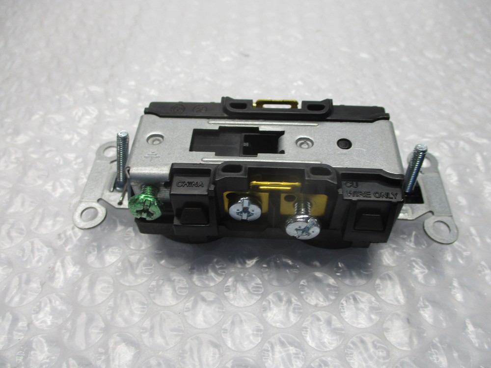 BRYANT CRS15 RECEPTACLE NSNP