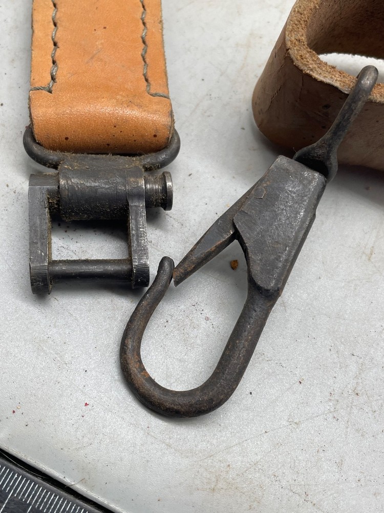 Original MG34 Style Leather Shoulder Sling with End Clips - Undated