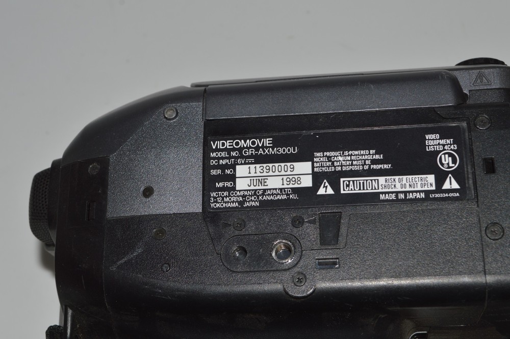 JVC Videomovie Camera Model GR-AXM300U (DVB88)