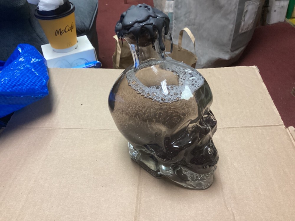 Skull with glitter water globe glass