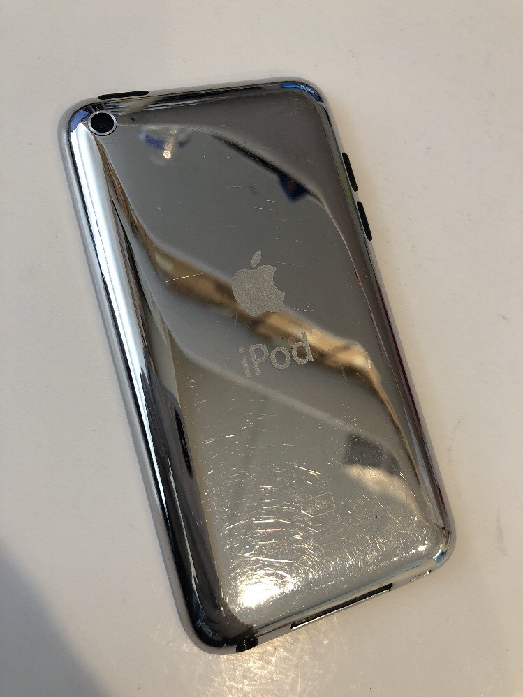 Apple iPod touch 4th Generation Black (8 GB) - Good Condition