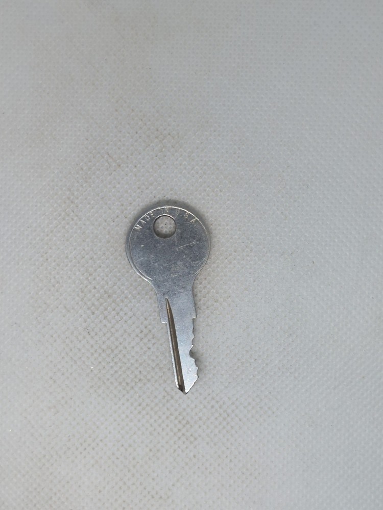 Vintage Yale Key LP4012