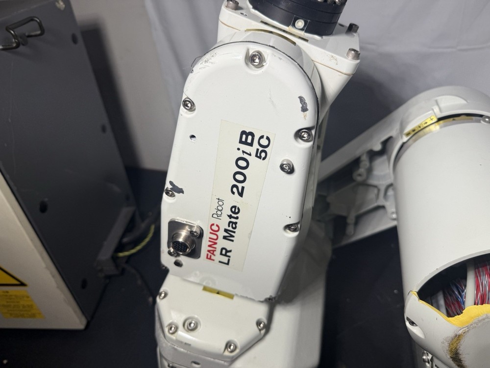 Fanuc LR Mate 200IB 5C With J3IB Mate Controller Untested