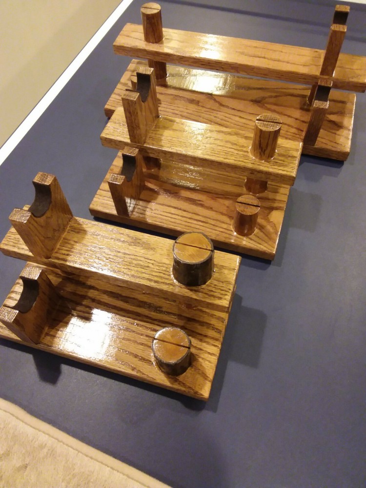 1--SOLID NORTHERN RED OAK DOUBLE KNIFE DISPLAY STAND