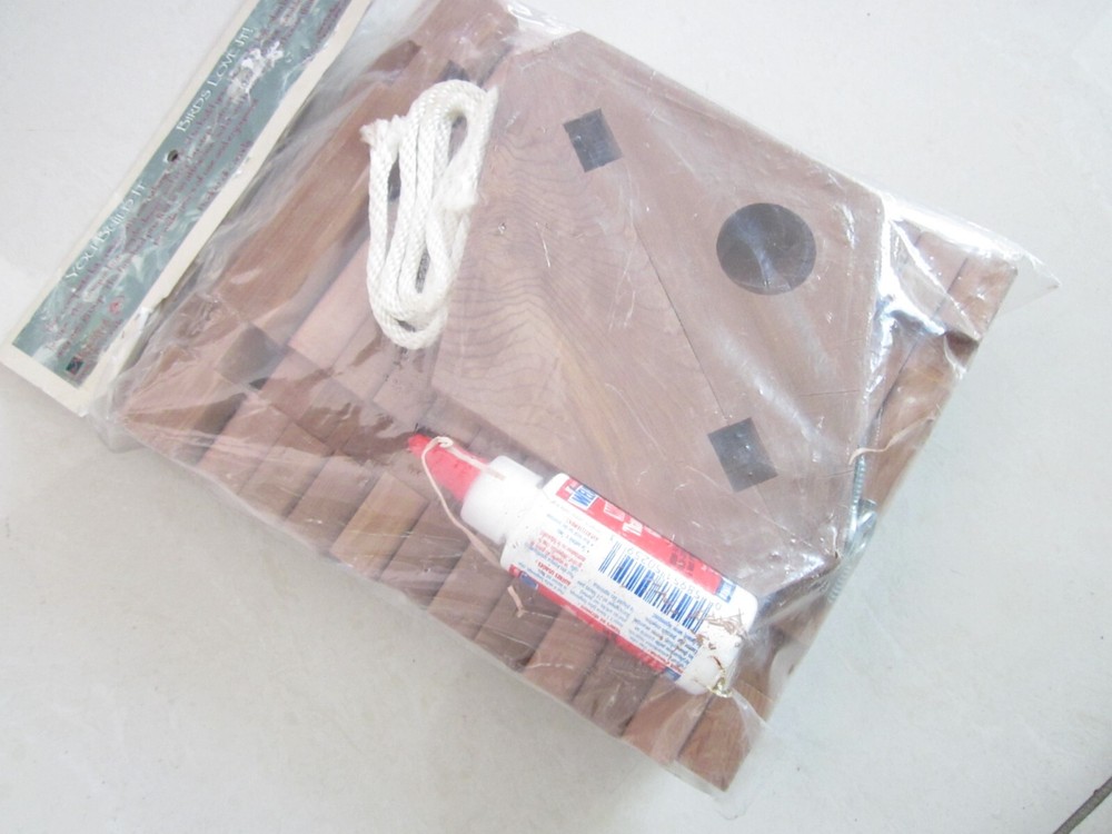 CEDAR LOG CABIN BIRD HOUSE