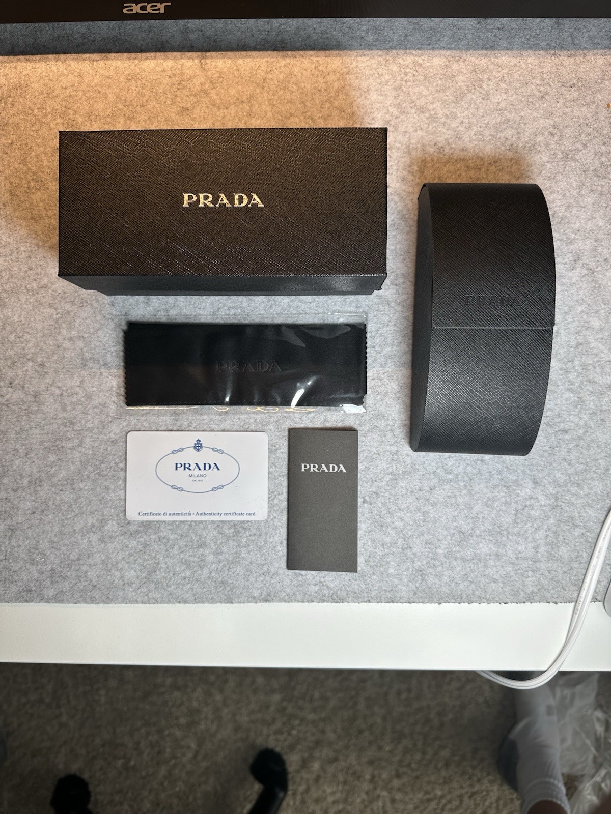 Prada Sunglasses Black Designer With Hard Case - Unisex Made It Italy