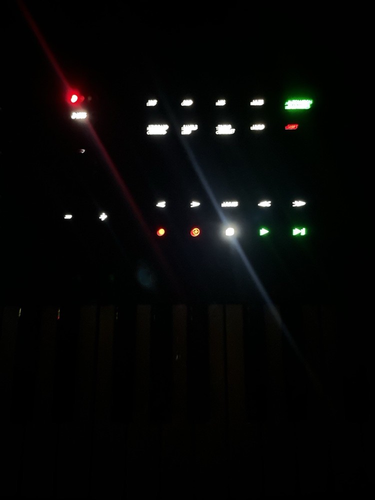 Akai Professional MPC Key 61 Standalone Keyboard Sampler Synthesizer + 1TB SSD