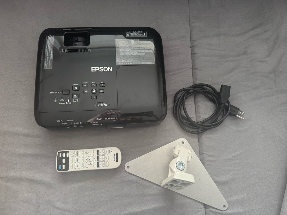 Epson EX9200 H722A LCD Projector With Ceiling Mount, Remote, Cable