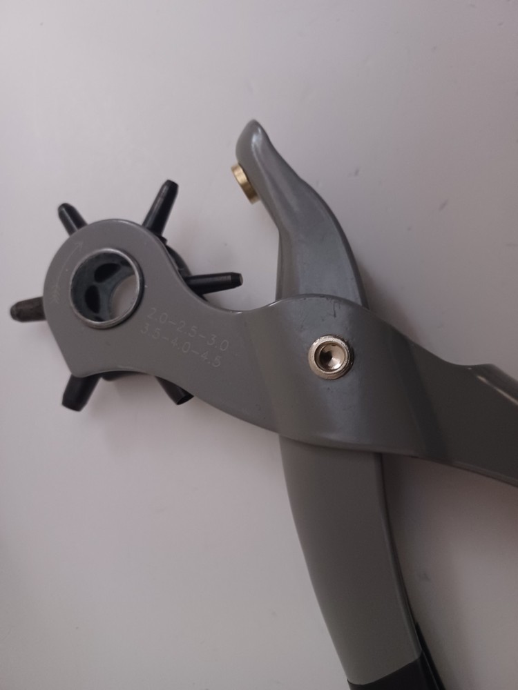 General Tools Leather Hole Punch Tool - 6 Multi-Hole Sizes for Leather, Rubber