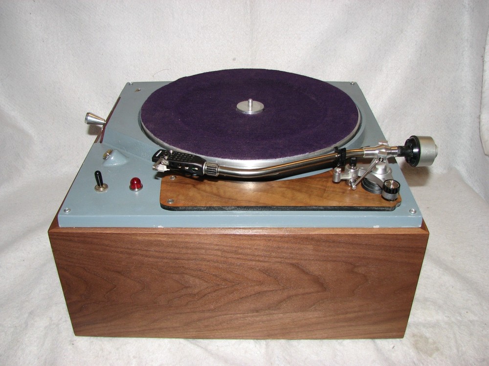 Russco Studio Pro Model B turntable
