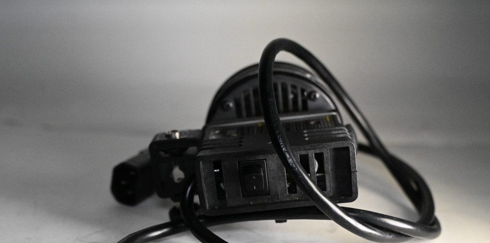 * Lamp Lowel P2-101 Pro-Light Focusing Flood Light