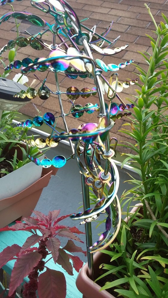 Metallic Wind Mill Pollinator Attraction Machine