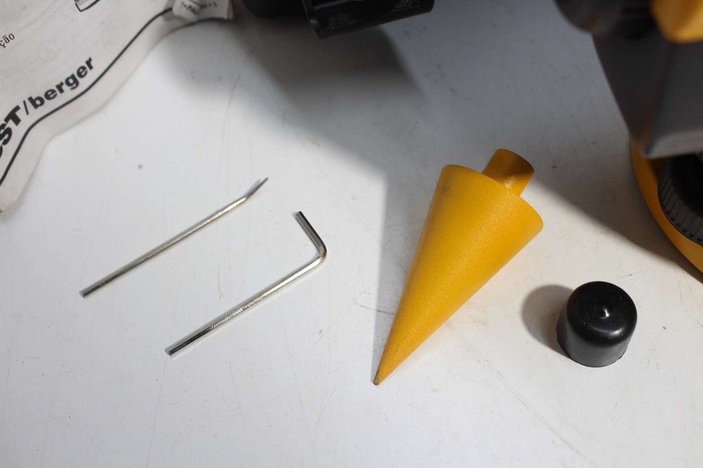 CST / Berger 24X Automatic Optical Level with Case Accessories