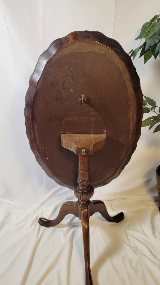 Antique Pie Crust Tilt Top Table Cherry / Mahogany Side Table