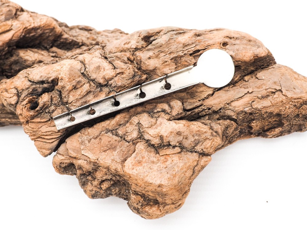 GOOD QUALITY FIVE HOLE HACKLE GUARD - FLY TYING TOOLS