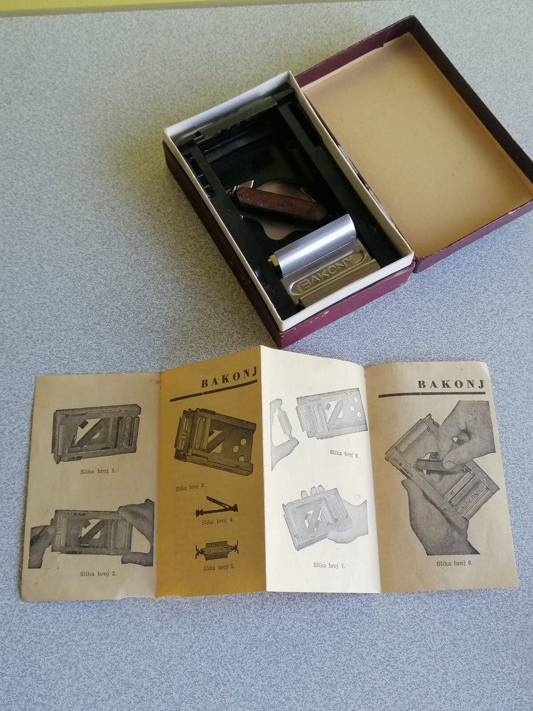 Antique razor sharpening tool /antique razor/razor