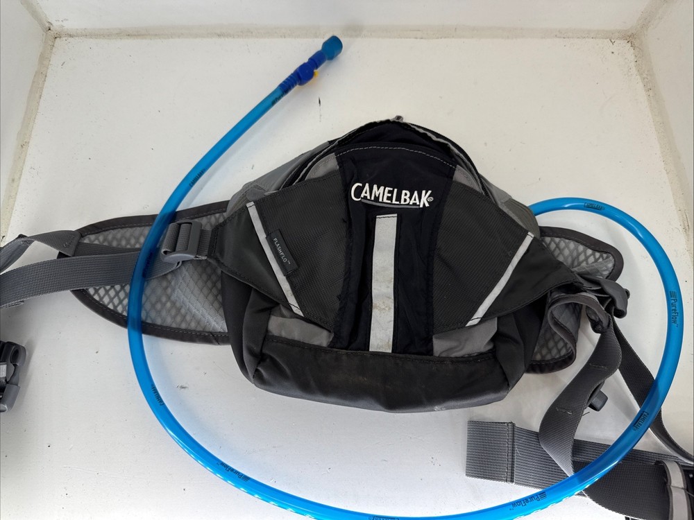 CAMELBAK FLASHFLO HYDRATION WAIST PACK, Gray And Black With Bladder