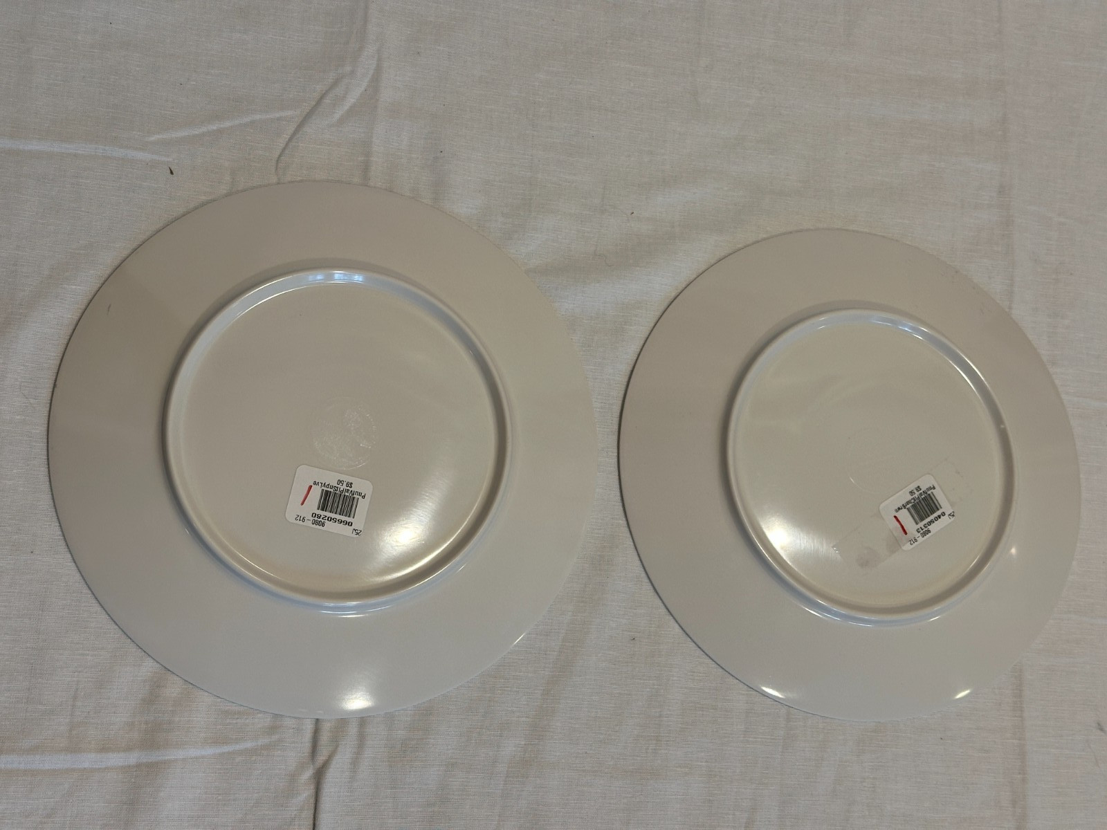 Pottery Barn Kids Peanuts Snoopy Valentines Set of 2- 9" Melamine Plates NEW