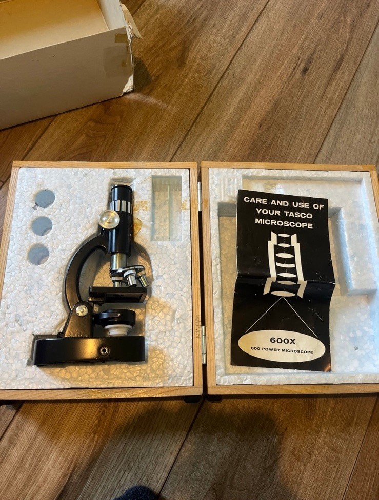 Vintage TASCO Microscope 900XKZ