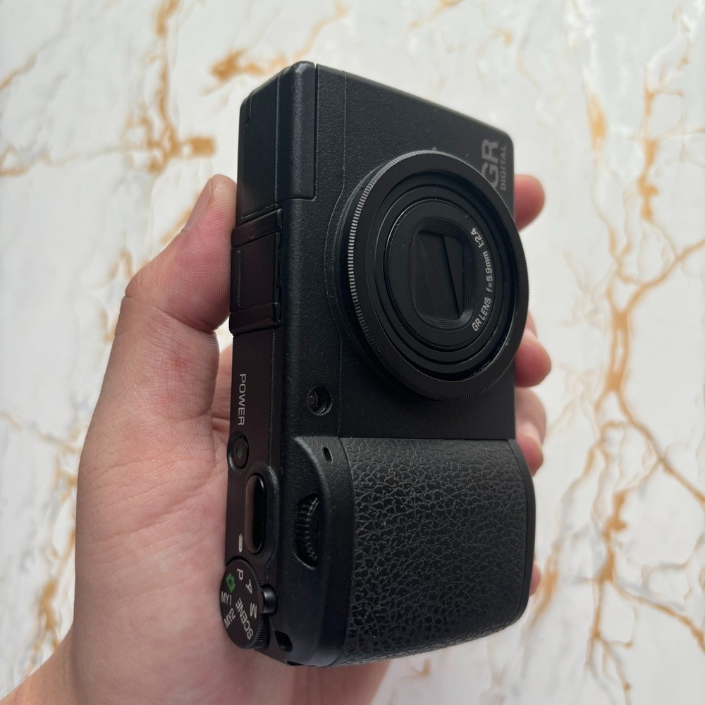Ricoh GR Digital II GRD2 Compact Self Timer Digital Camera with Accessories