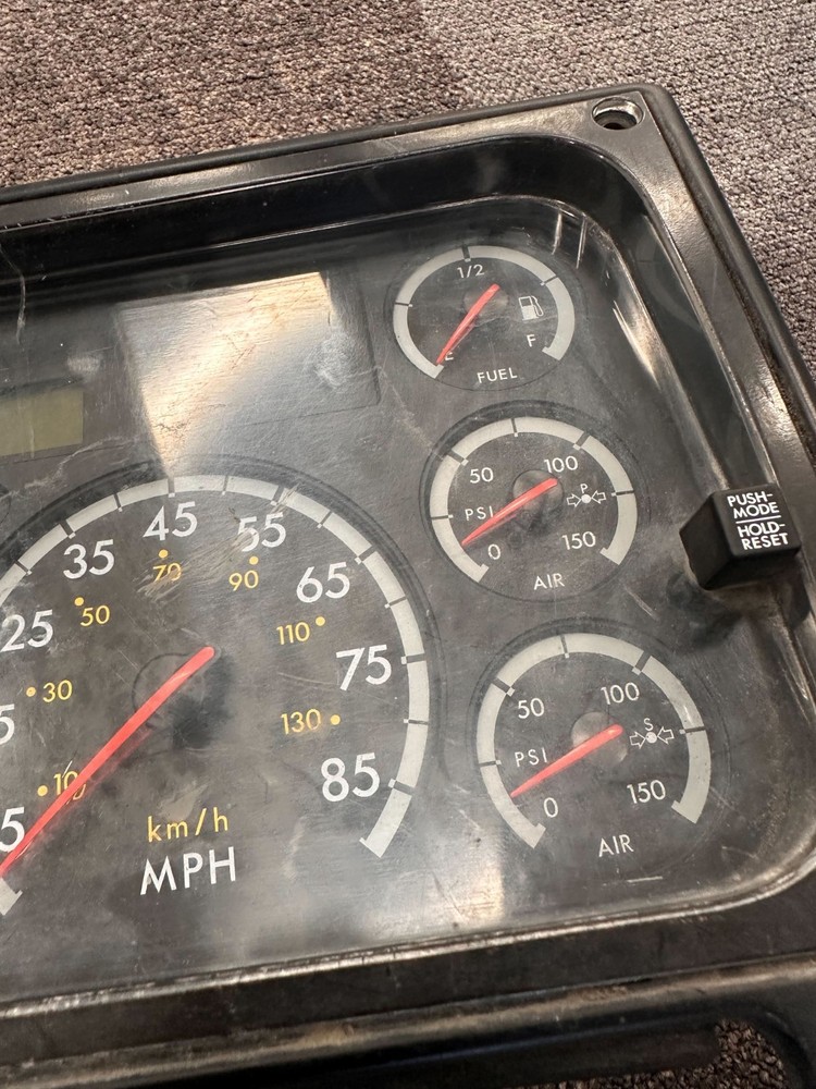 Freightliner VDO Gauge Cluster - Read Description