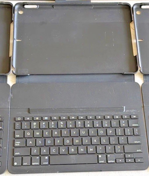 Logitech Slim Folio Keyboard Case for iPad 7th 8th 9th Generation Graphite