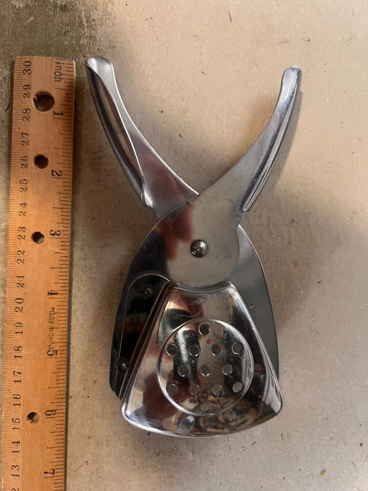 LEMON/LIME SQUEEZER W/STRAINER STAINLESS STEEL Vintage