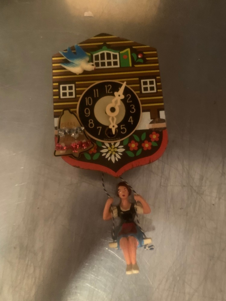 Small Antique Cuckoo Clock with Bouncing Girl - Ex au5