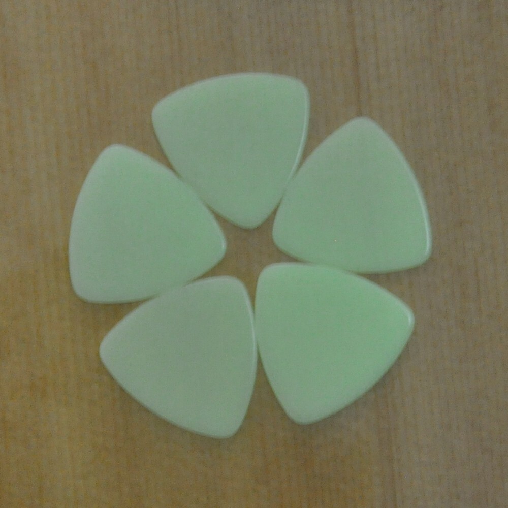 100pcs HEAVY 0.96mm Big Rounded Triangle Celluloid Guitar Picks Glow In The Dark