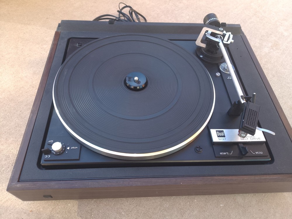 Dual 1237 Turntable, Operates Manually, Auto Func Not Working, Sounds Very Good